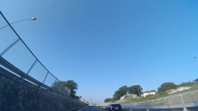 日本高速公路的低角度拍摄。