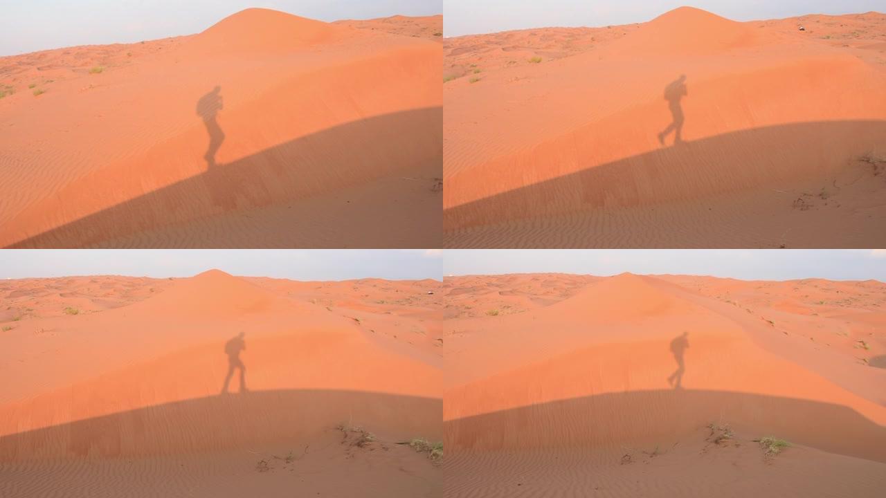 沙丘全景，在迪拜附近的阿拉伯联合酋长国 (UAE) 拉斯海玛 (Ras al Khaimah) 的傍
