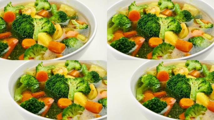 蔬菜汤-胡萝卜，西兰花和土豆配高汤