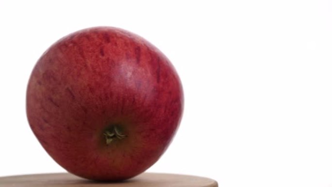 旋转支架上的新鲜红苹果素食水果，视频苹果水果