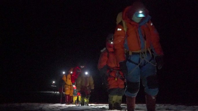 西藏雪山 川西雪山 旅行者 户外运动