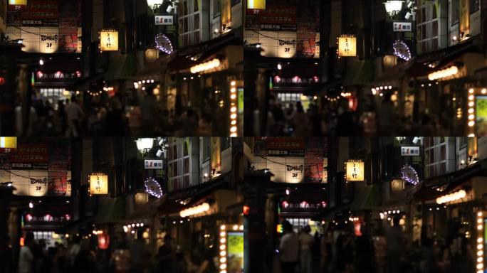 东京赤羽市中心的一条夜晚霓虹灯街