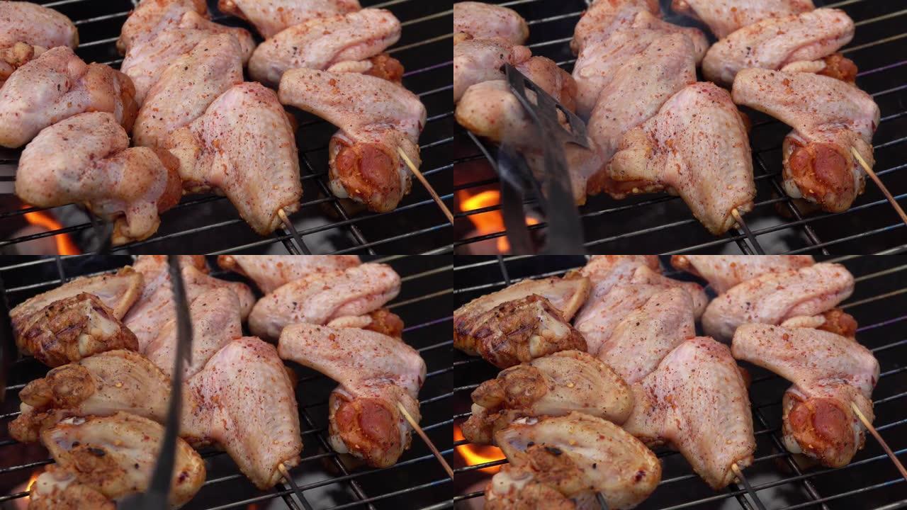 木串上的美味鸡翅在烤架上烤