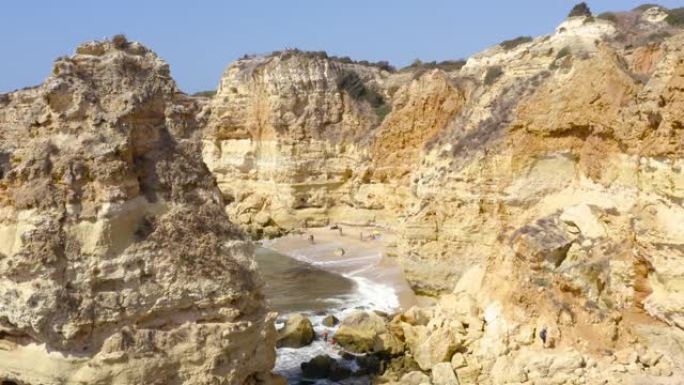 葡萄牙的普拉亚·马里纳 (Praia Marinha) 鸟瞰图