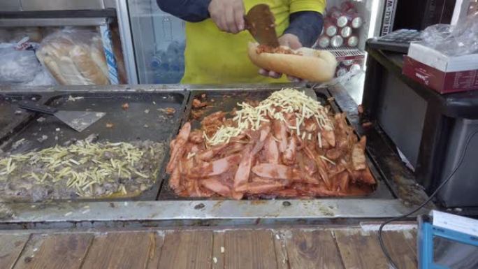 在街头小贩制作伊朗鸡肉三明治