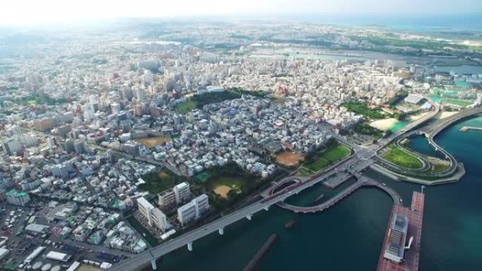 向上倾斜以揭示那霸市和冲绳岛南部