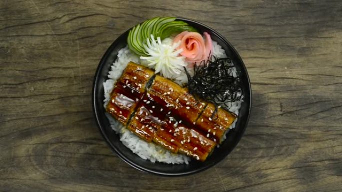 Unagi Don烤鳗鱼饭碗装饰海藻腌制生姜雕刻蔬菜日本食品