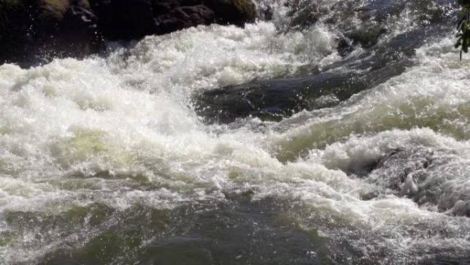 维多利亚瀑布上方赞比西河急流的慢动作镜头