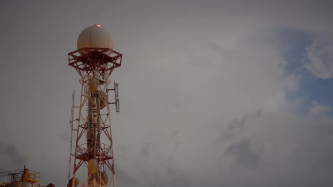 多普勒天气雷达圆顶，用于检测风暴和龙卷风的恶劣天气