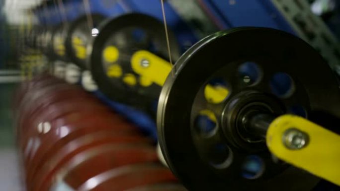 轮胎生产厂的流量聚焦车床卷盘螺纹