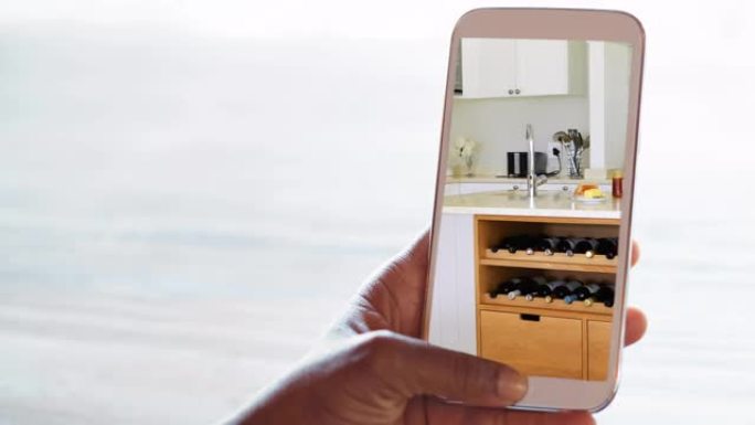 手持智能手机的人在屏幕上显示现代厨房内饰