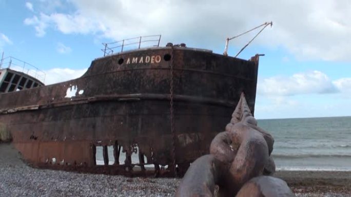 圣格雷戈里奥海滩海洋上货船的生锈残骸沉船阿玛迪奥。