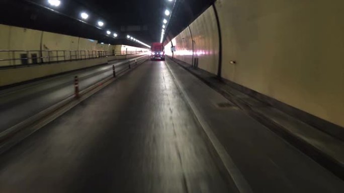 开车去隧道开车进隧道高速隧道