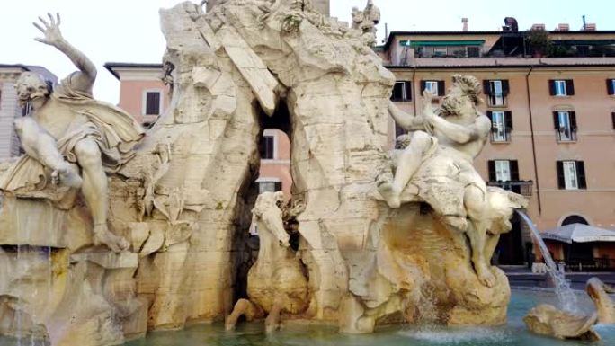罗马的四河喷泉男人雕塑女人雕塑