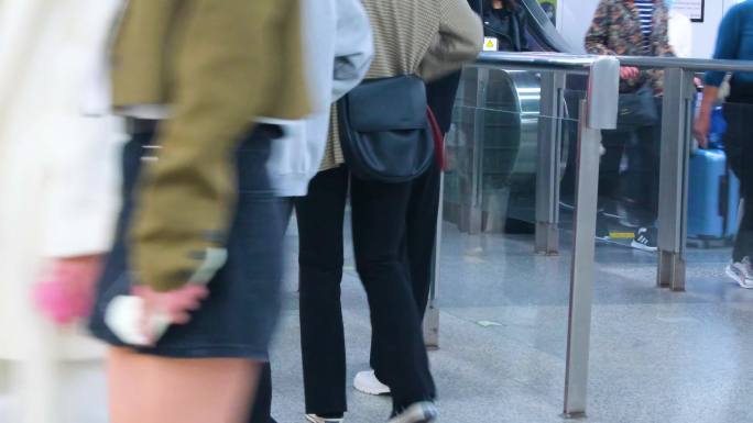 杭州城市地铁上班族人流视频素材