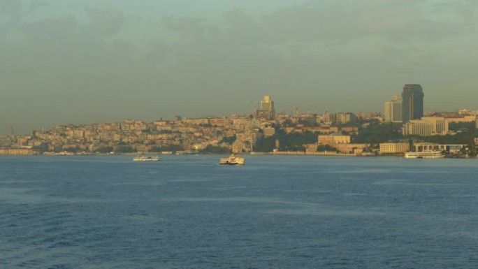博斯普鲁斯海峡伊斯坦布尔的早晨城市景观