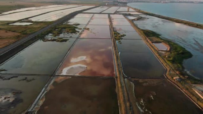 美丽的无人机在高速公路附近的保加利亚盐红湖上空射击