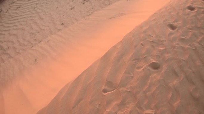 沙丘全景，在迪拜附近的阿拉伯联合酋长国 (UAE) 拉斯海玛 (Ras al Khaimah) 的傍