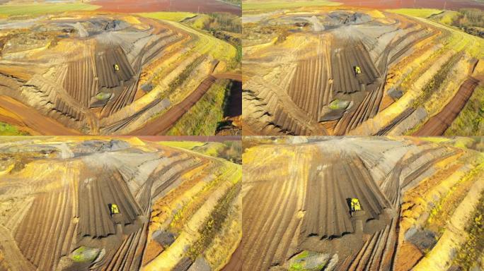 从上面开采页岩。露天煤矿的鸟瞰图。重工业作为排放源。