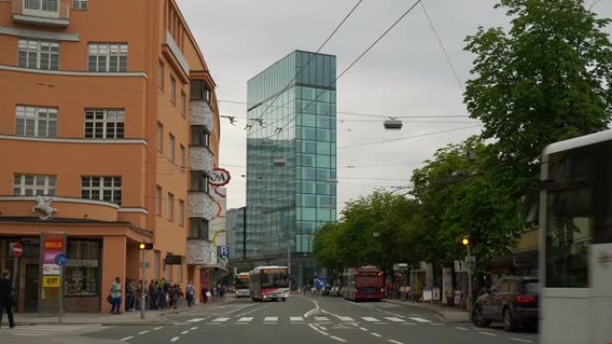 萨尔茨堡市中心著名交通街日间全景4k奥地利
