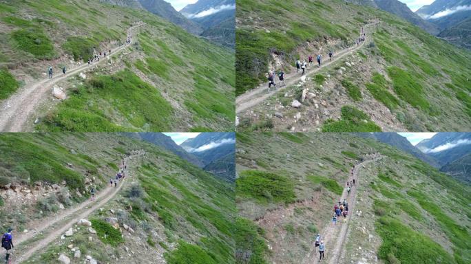 人们奔跑的狭窄山路。高加索的山脉。俄罗斯