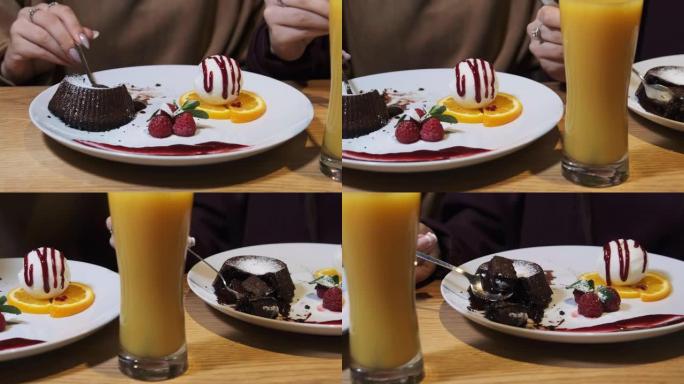 女朋友在餐馆吃甜食。巧克力软糖