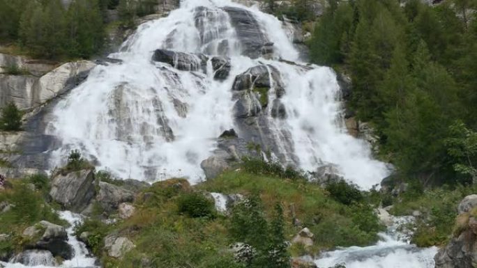 美丽的托采瀑布，欧洲最高的瀑布