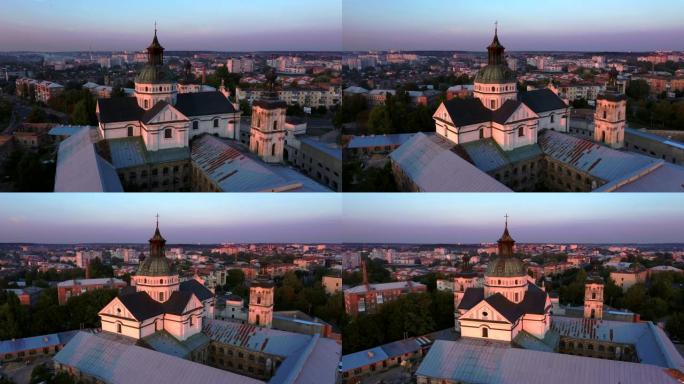 中世纪天主教古-乌克兰别尔迪季夫市的堡垒。赤脚迦默罗修道院。航空勘测，无人机飞行
