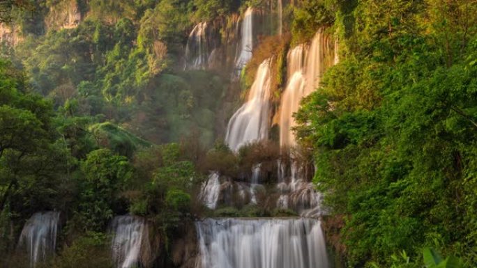 Umphang野生动物保护区的Tee Lo Su瀑布的延时。Tee Lo Su据称是泰国西北部最大，