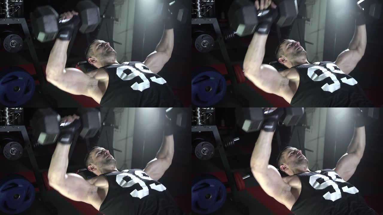 野蛮的人摇了摇胸前哑铃