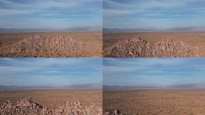 史诗般的亚利桑那州索诺兰沙漠广阔的景观，在山上和更远的地方移动。
