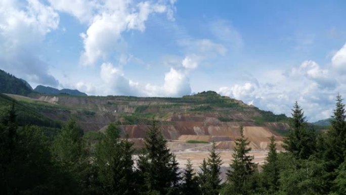 查看奥地利施蒂利亚州的Erzberg铁矿。