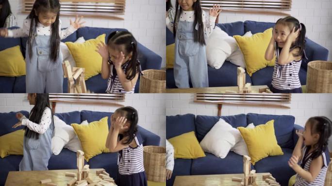 两个小女孩在家里玩木块。