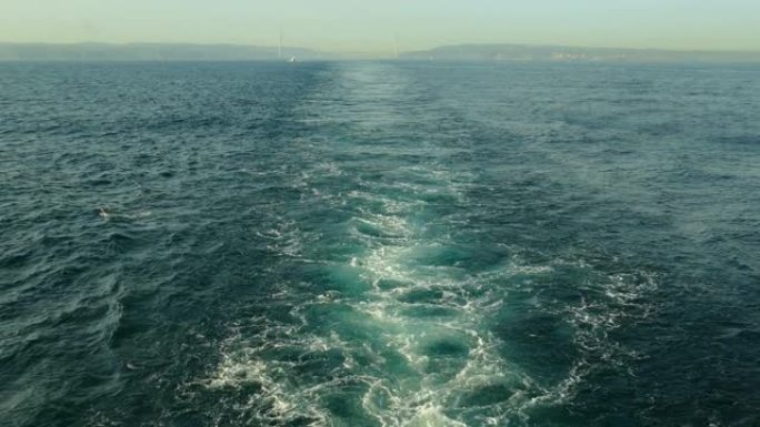 一艘离开黑海博斯普鲁斯海峡的船的踪迹