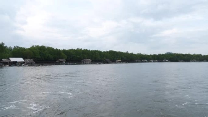 筏屋和湖海岸线