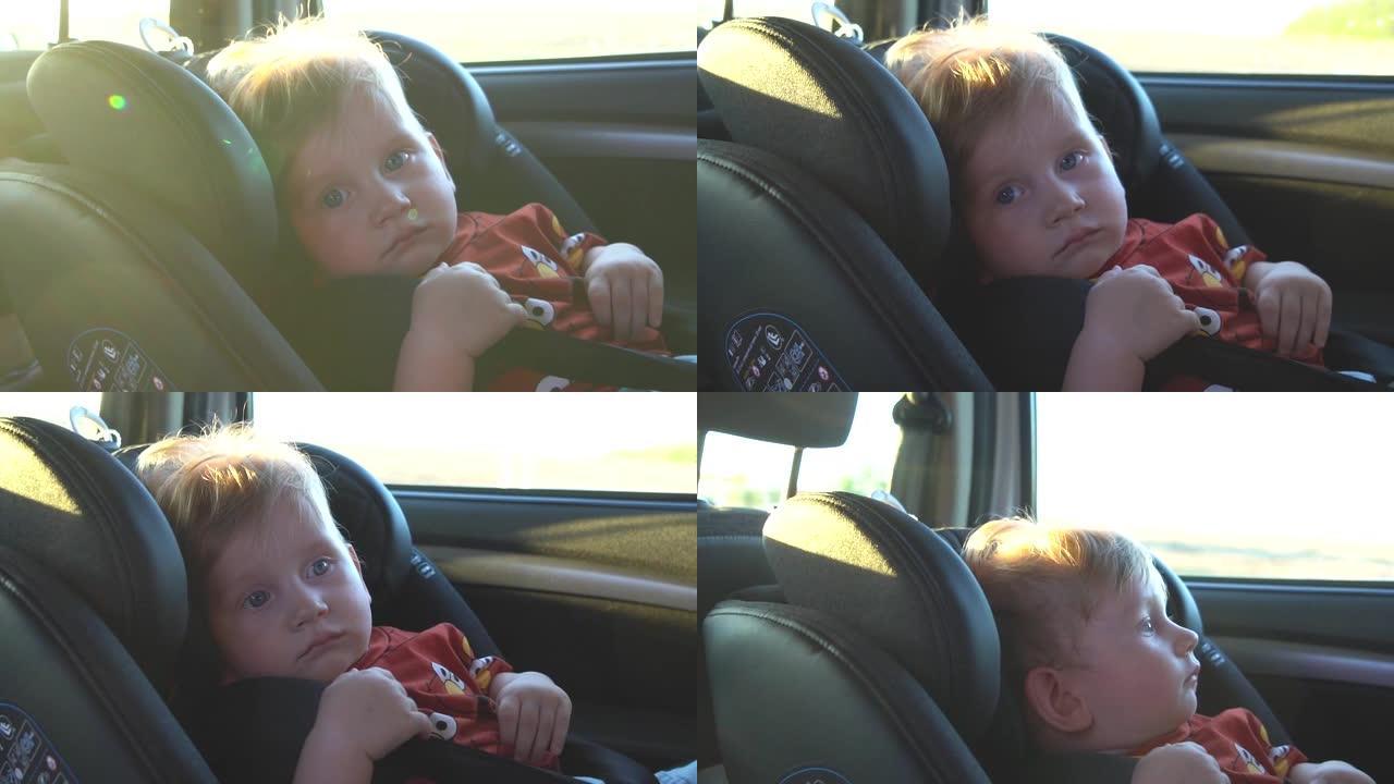 可爱的孩子坐在汽车安全座椅后座