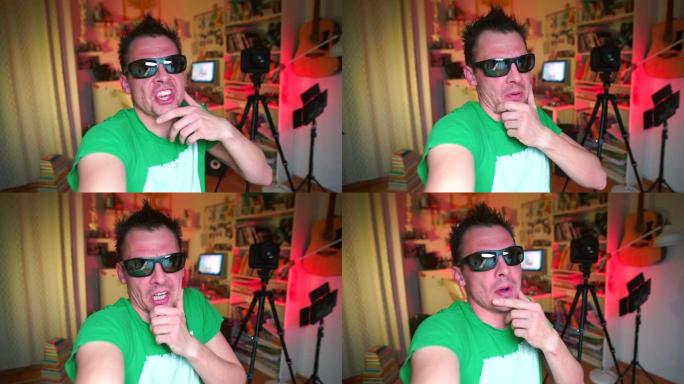 一个穿着绿色t恤和眼镜的男人在房间里给自己拍照。