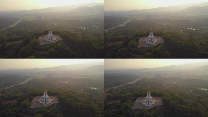 4k高角度无人机视图拍摄在和平的泰国佛教宝塔顶部，在山顶，亚洲旅游目的地，信徒功德冥想因果报应天堂，