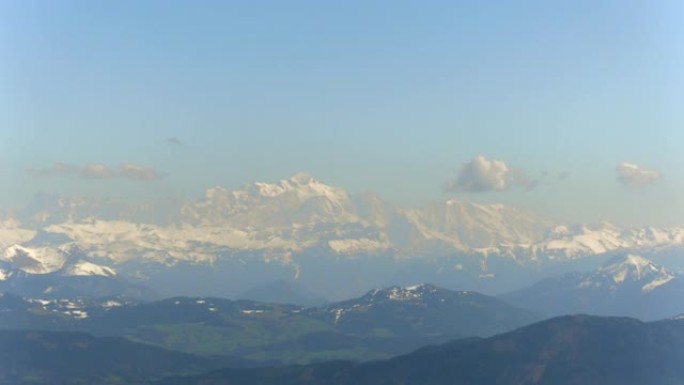 飞越日内瓦湖和瑞士阿尔卑斯山