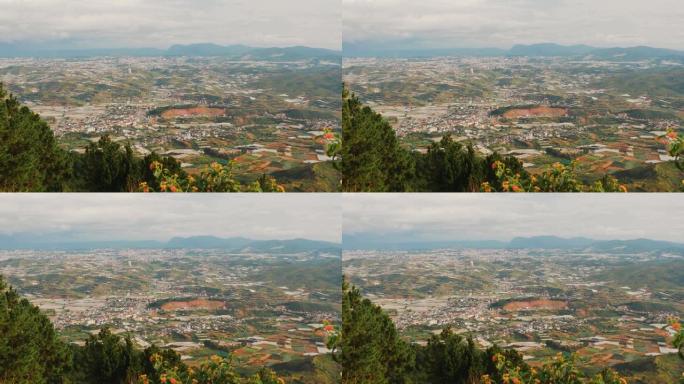 从郎边山看。亚洲大叻附近中央高地朗边山的景观