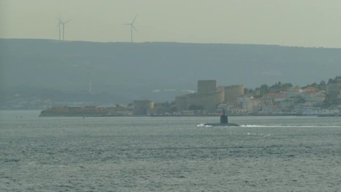 以古代堡垒为背景的达达尼尔海峡潜艇