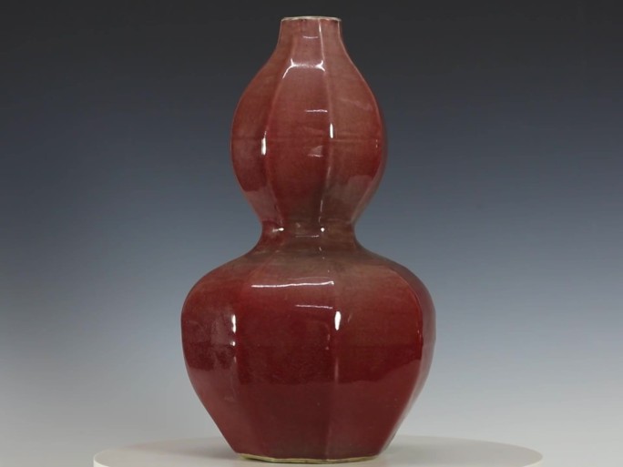 红釉多菱形葫芦瓶