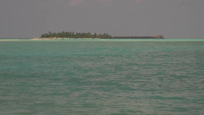 马尔代夫海洋中的平静水