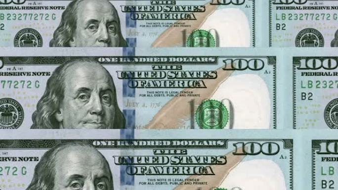 一个特写镜头在多个美国100美元钞票上平移-无缝循环