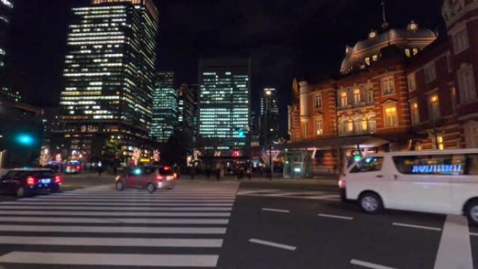 涩谷夜间穿越商业中心街道夜幕灯光