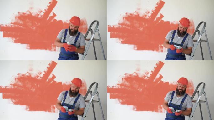 一个穿着制服和橙色防护头盔的建筑工人，一个留着胡子的人。坐在楼梯上数钱。