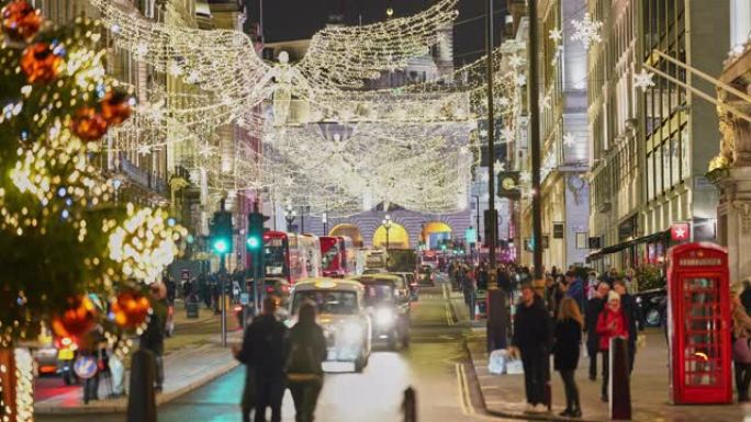 伦敦圣诞天使灯悬挂在下摄政街上方的时间流逝。