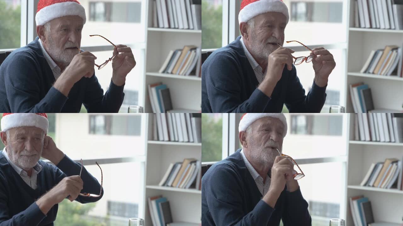 戴红帽子的老人在圣诞节用餐时与家人讨论