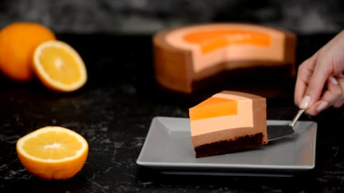 橘子巧克力片慕斯蛋糕。