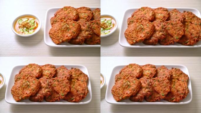 炸鱼糊球或油炸鱼饼-亚洲美食风格